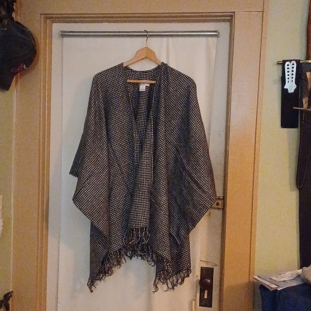 Bloomingdales Felted Wool Wrap/Stole Black White Houndstooth Pattern OS